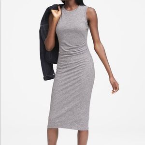 Banana Republic / Knit Ruched-Side Sheath Dress